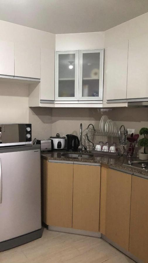 Robles' Unit At 81 Newport Boulevard Manila Exterior photo